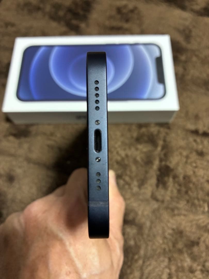 【極美品】iPhone12ブラック64GB 付属品未使用完備 ・ケース未使用付
