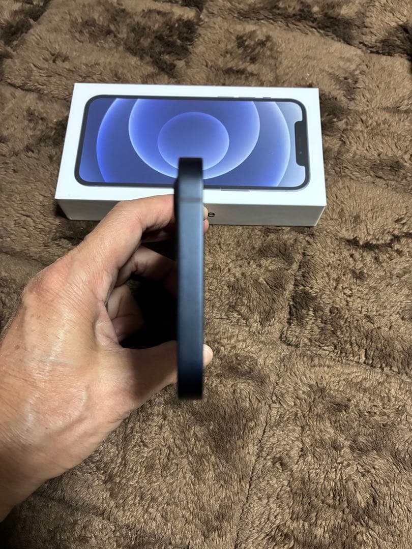 【極美品】iPhone12ブラック64GB 付属品未使用完備 ・ケース未使用付