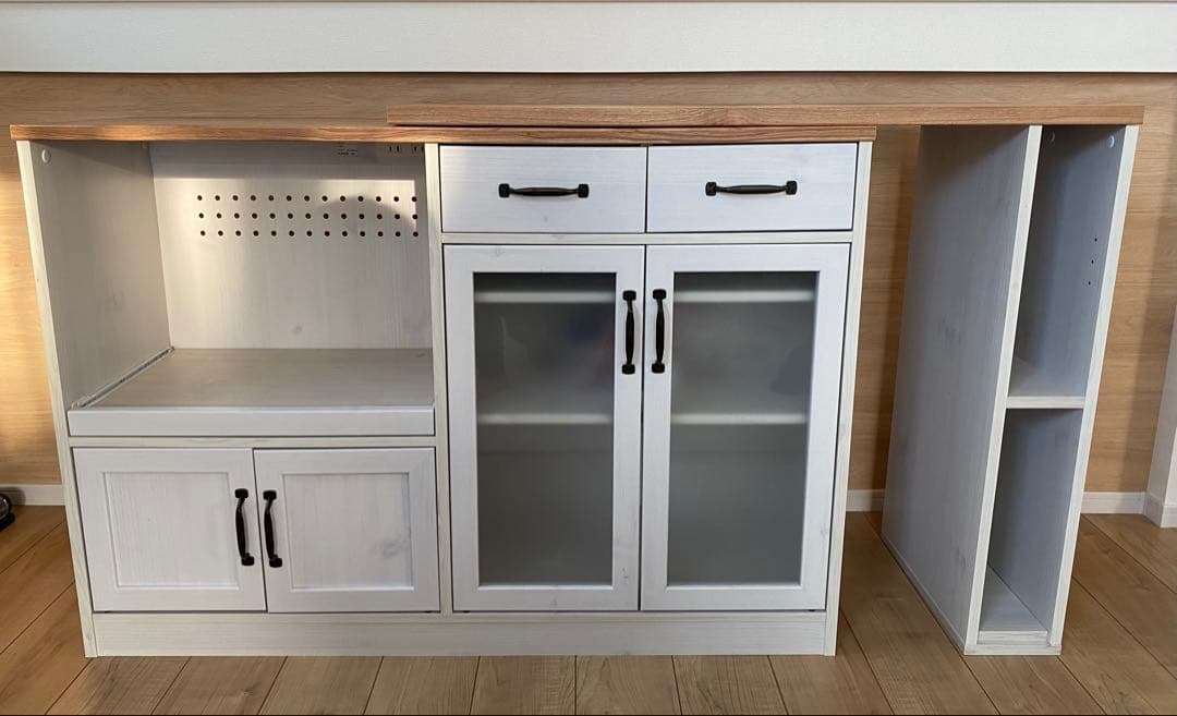 ホワイト木製キッチンボード　食器棚