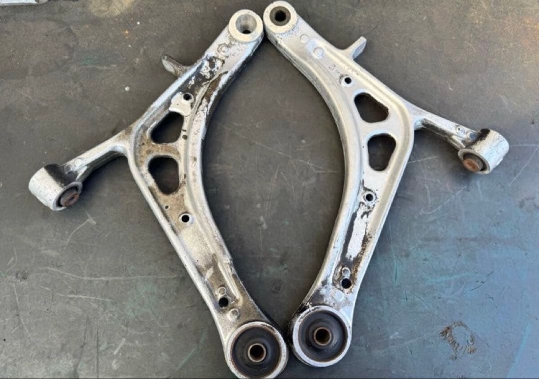 スバルレガシィ　BP5 BL5 アルミ　フロントロアアーム