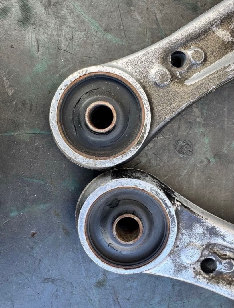 スバルレガシィ　BP5 BL5 アルミ　フロントロアアーム