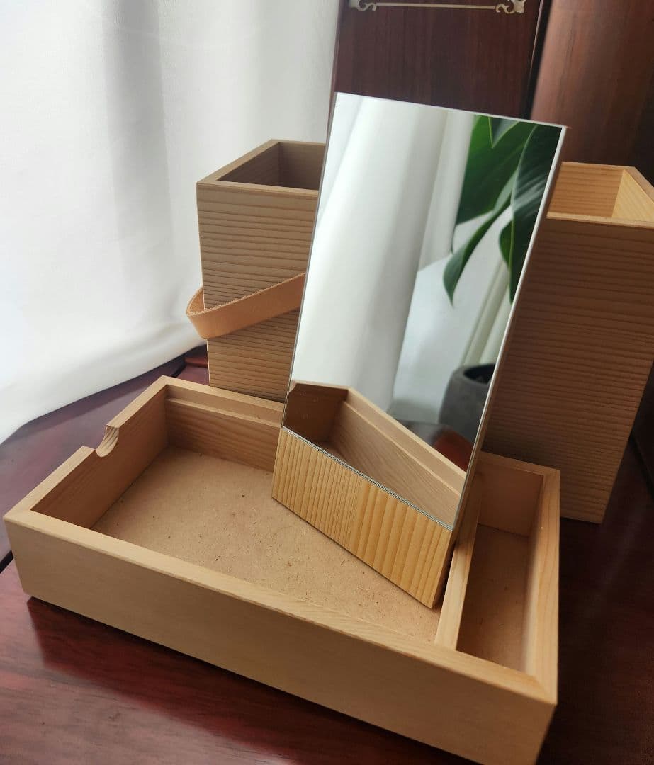 北欧暮らしの道具店 「道具も気持ちも整うメイクボックス」　①