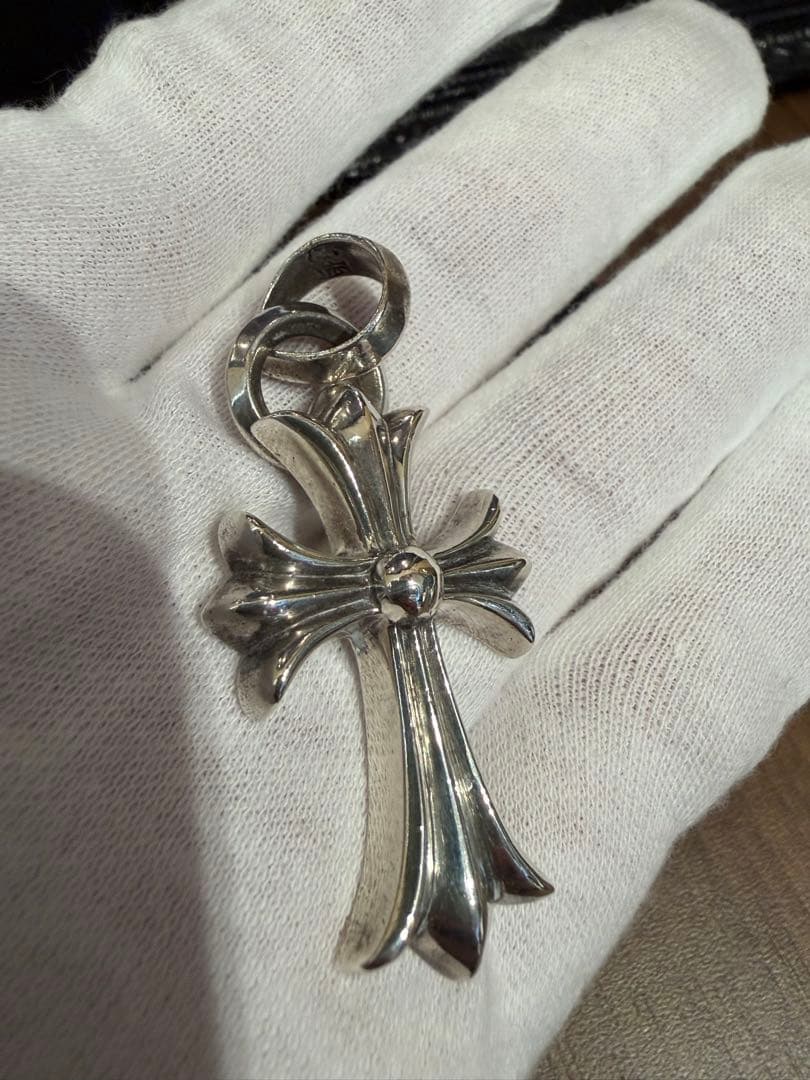 プロフィール必須！こぎクロムハーツCHスモールクロスwith ベイル