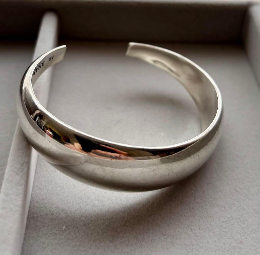 HYKE ハイク シルバー バングル