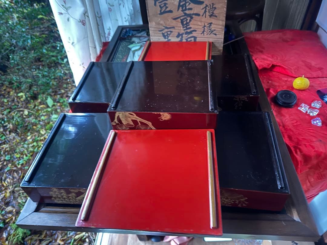 お年玉価格 ‼️JAPAN時代溜塗沈金　桐花鳳凰に松　鳳凰　五段重箱二枚蓋木箱入