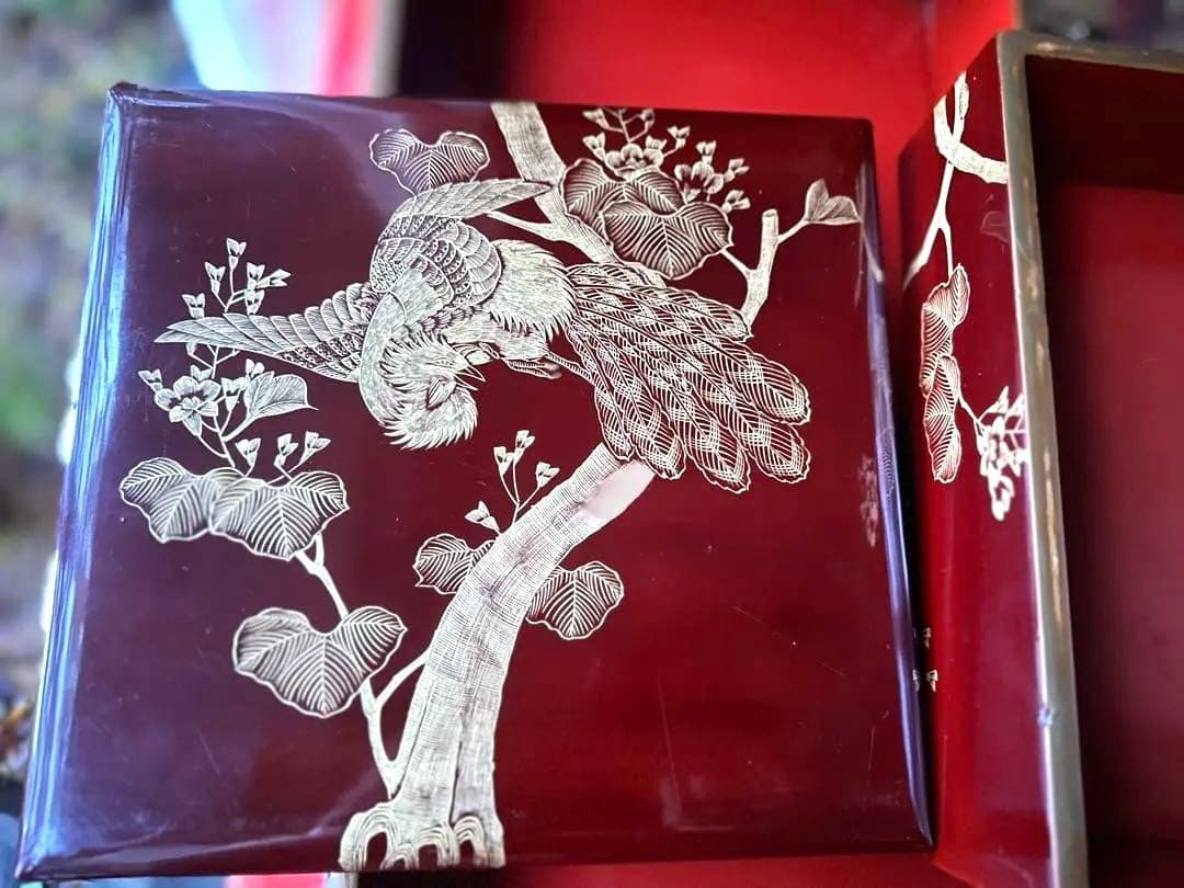 お年玉価格 ‼️JAPAN時代溜塗沈金　桐花鳳凰に松　鳳凰　五段重箱二枚蓋木箱入