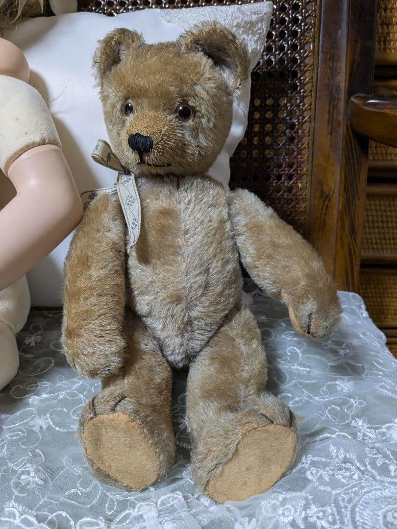 アンティークドールとテディベア