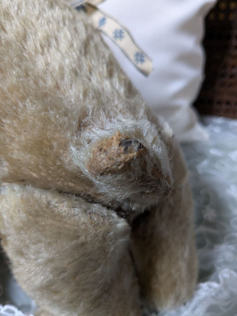 アンティークドールとテディベア