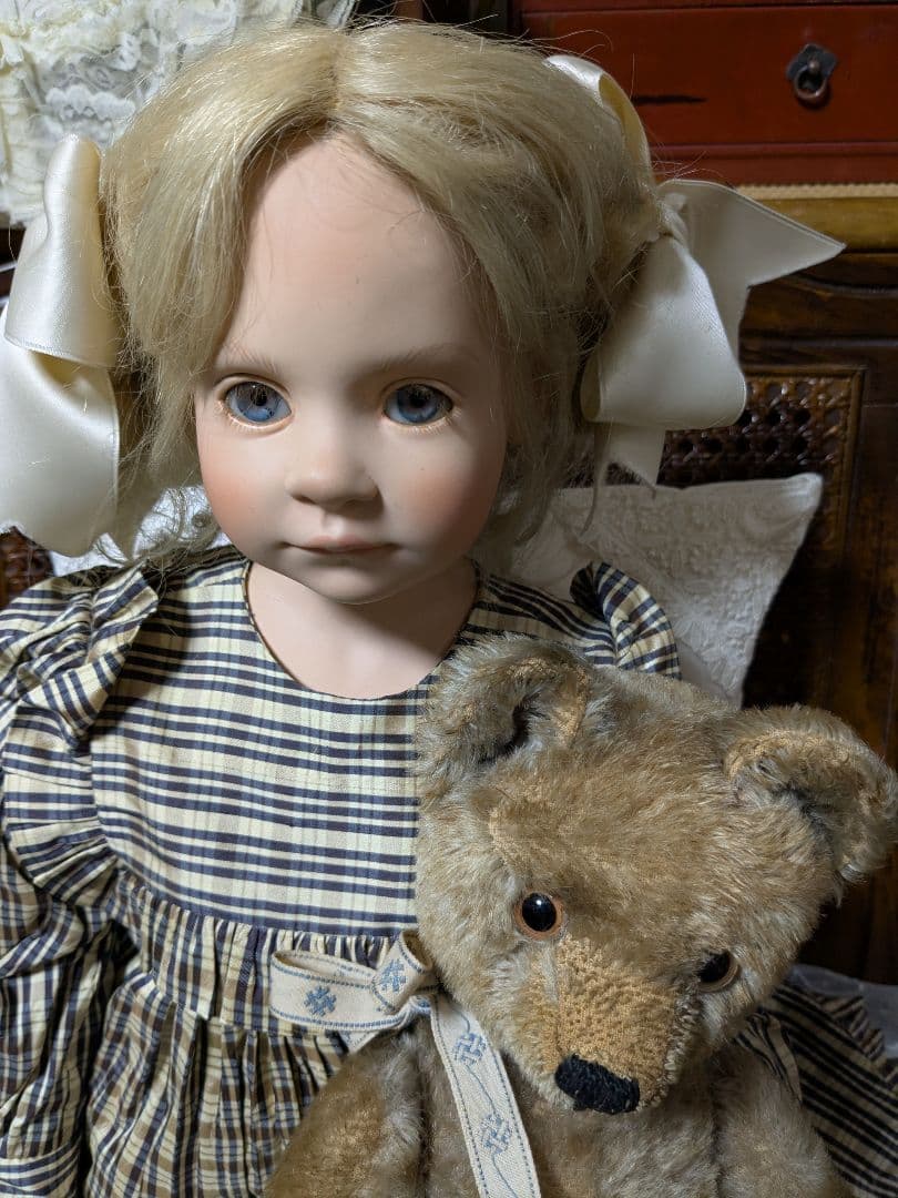 アンティークドールとテディベア