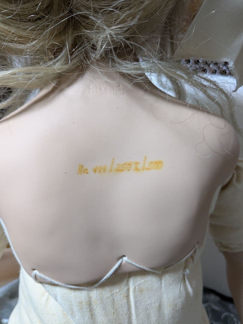 アンティークドールとテディベア