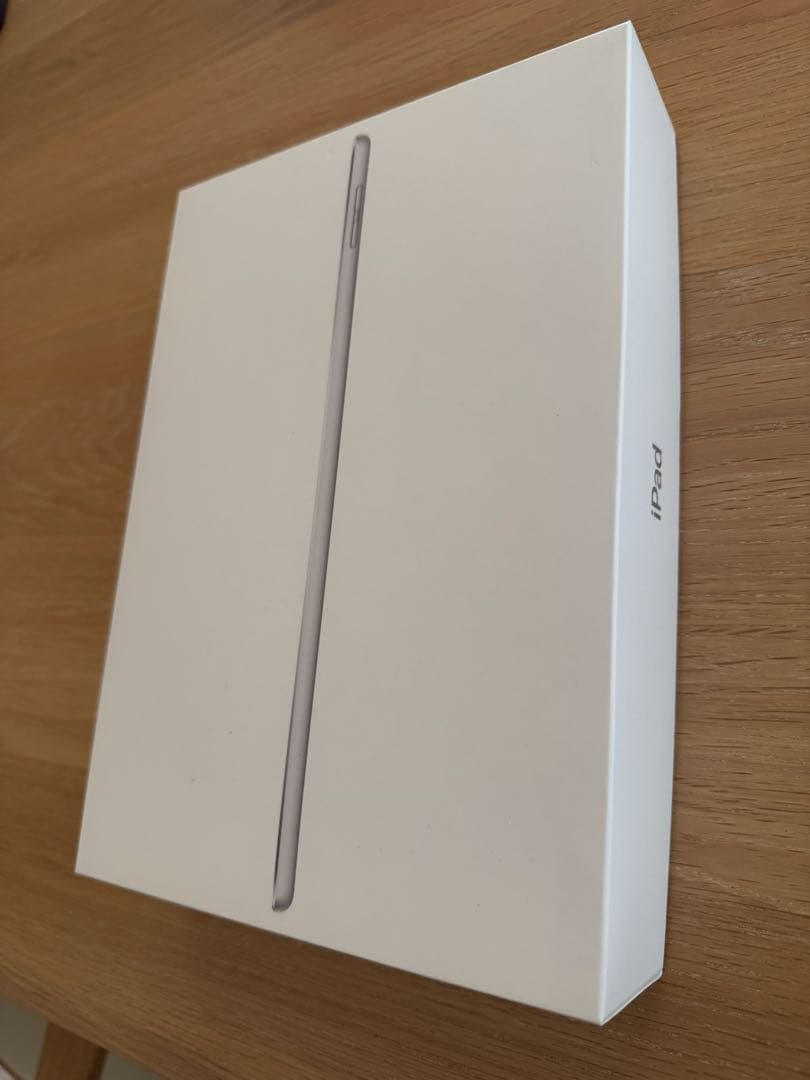 Apple iPad(第9世代) 10.2インチ Wi-Fiモデル　シルバー