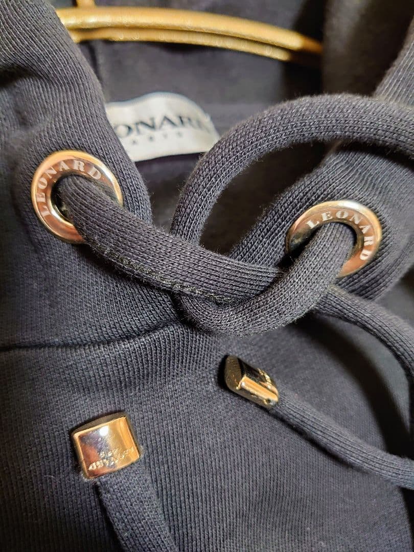 最終！★未使用タグ付き★レオナール 極近年 フーディ ブラック42 44