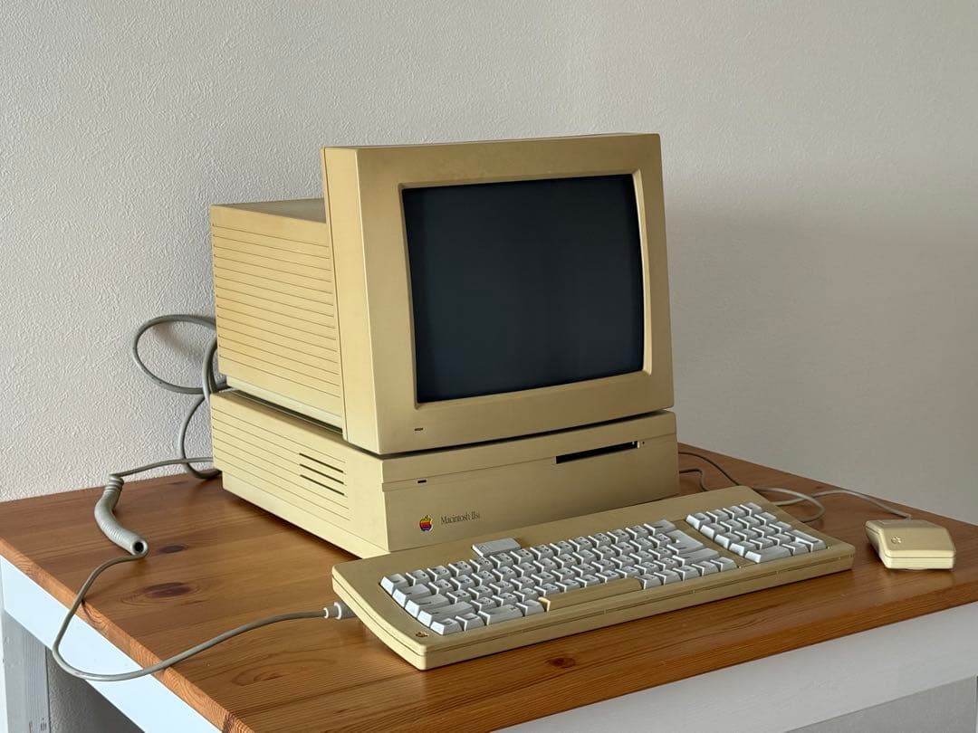 Macintosh IIsi ジャンク品　12”モニター　キーボード・マウス付き