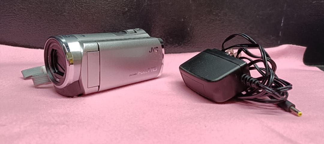 Y【中古品】JVCケンウッド　ビデオカメラ　Everio GZ-E780 銀色