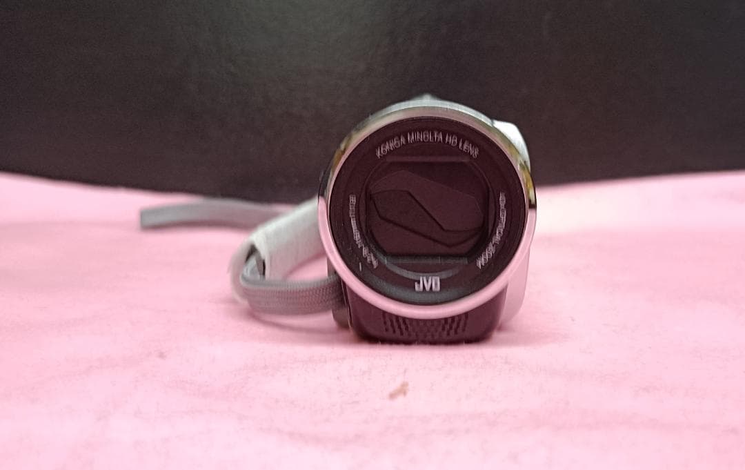 Y【中古品】JVCケンウッド　ビデオカメラ　Everio GZ-E780 銀色