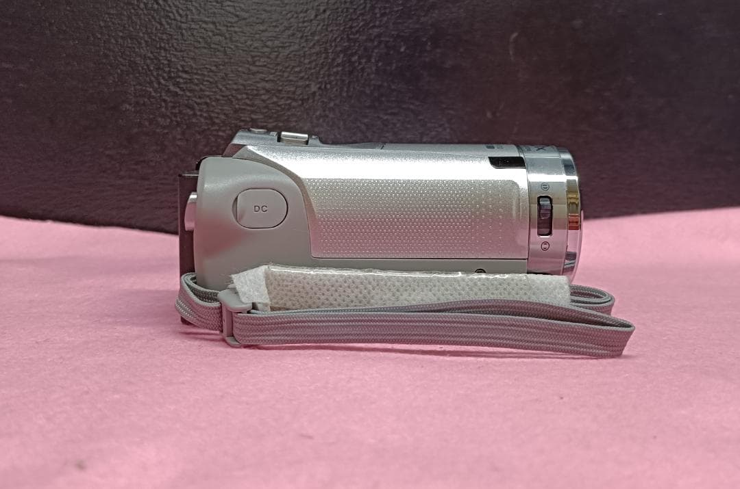 Y【中古品】JVCケンウッド　ビデオカメラ　Everio GZ-E780 銀色