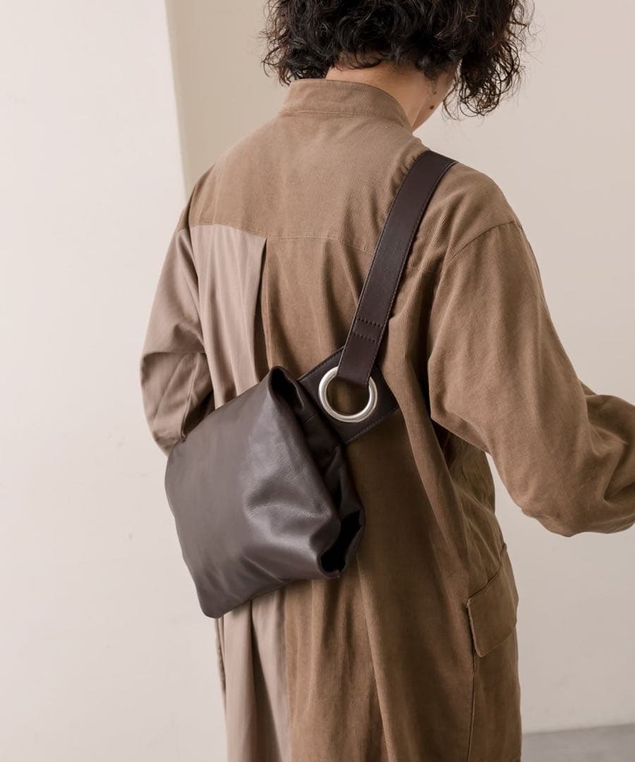 新品　イアパピヨネ　kawa-kawa hatomeレザーボディバッグ