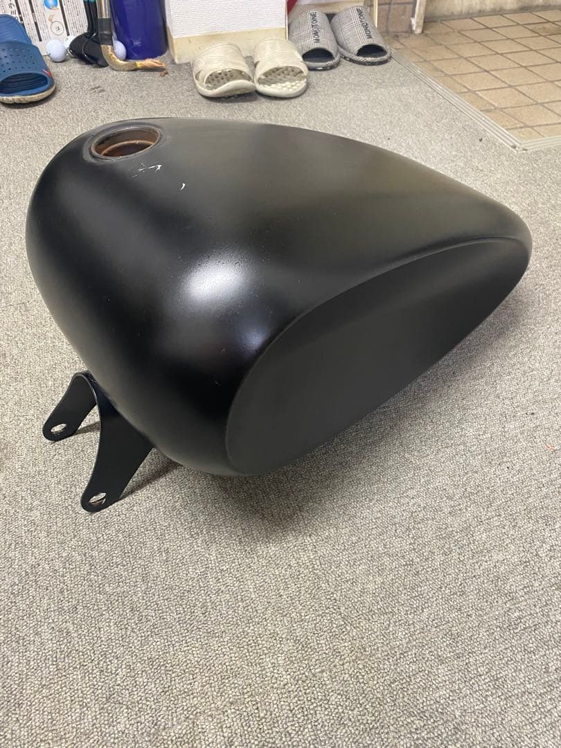 スポーツスター　インジェクション車用　カスタムタンク　凹み　えぐり　錆有