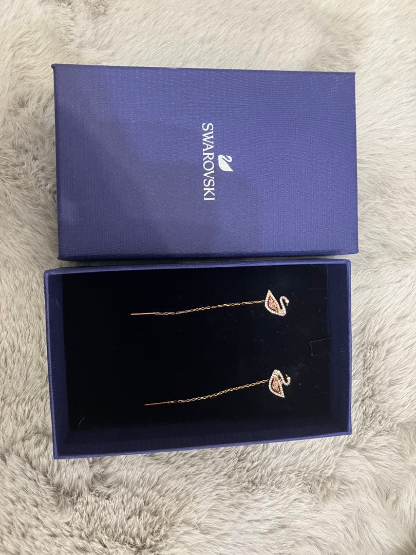 Swarovski スワンモチーフ ネックレスとピアスセット