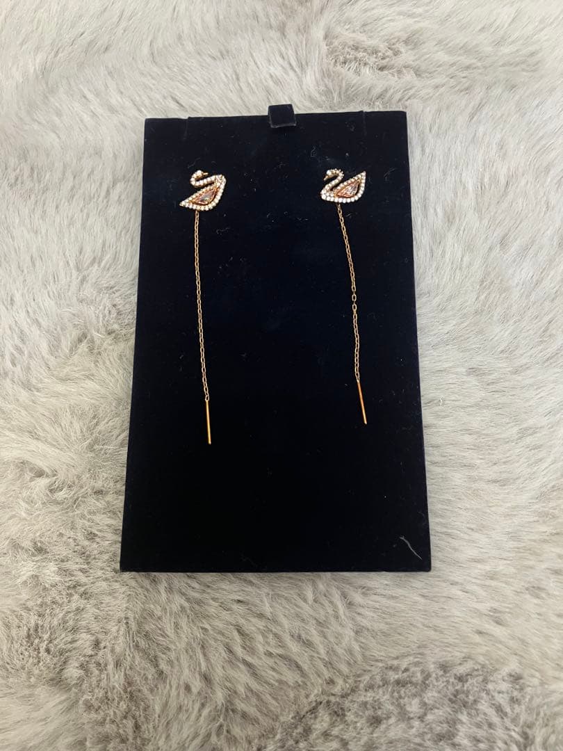 Swarovski スワンモチーフ ネックレスとピアスセット