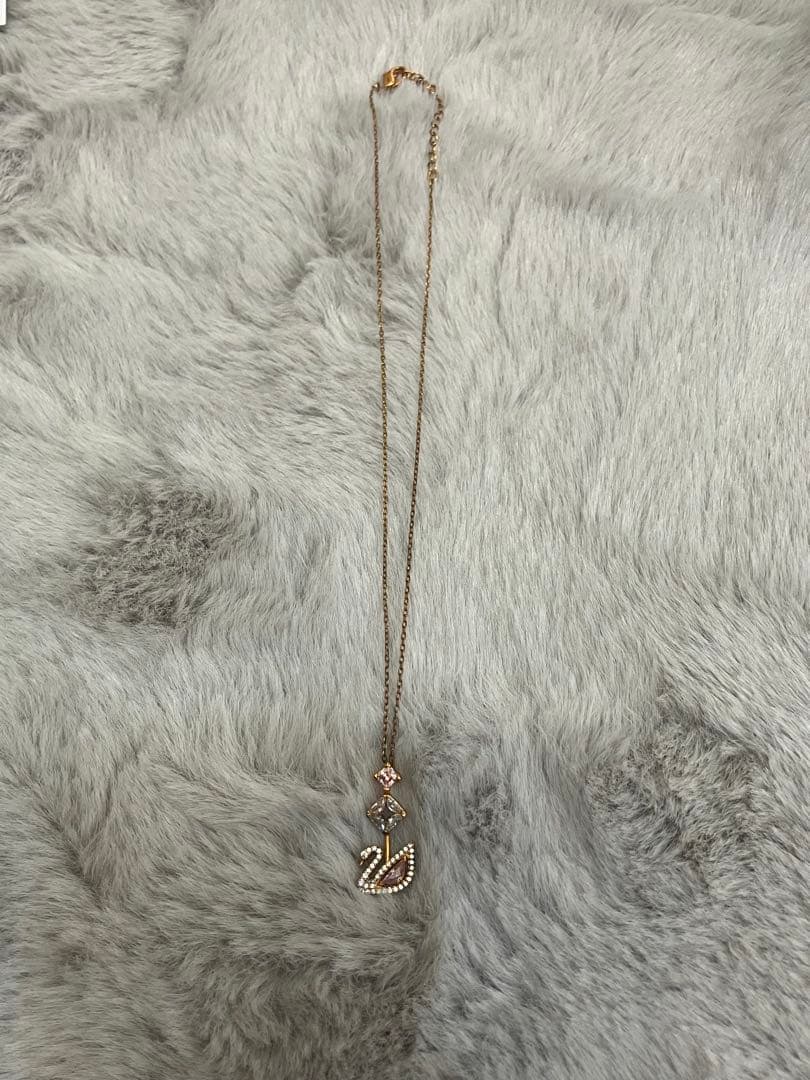 Swarovski スワンモチーフ ネックレスとピアスセット