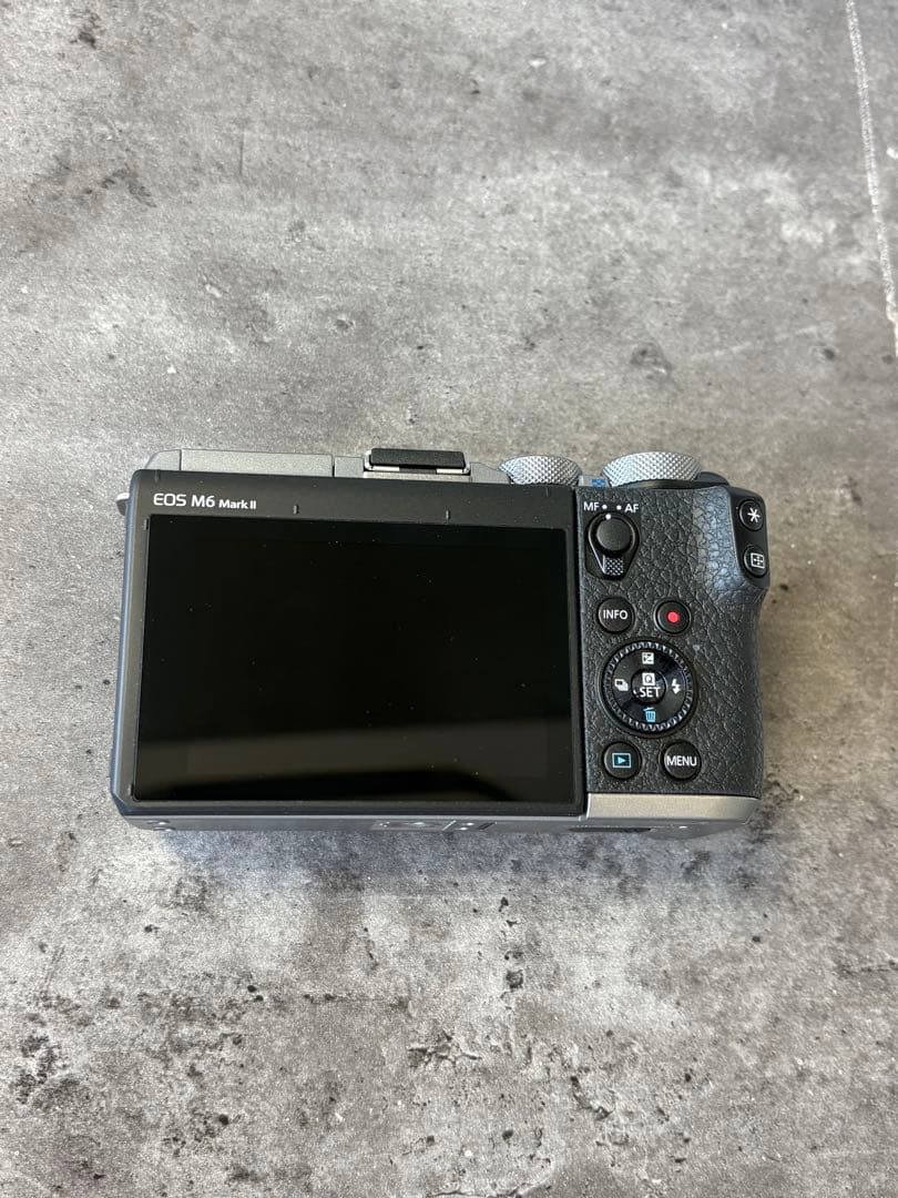 デジタルカメラ EOS M6 Mark II EFM18-150 IS STM kit