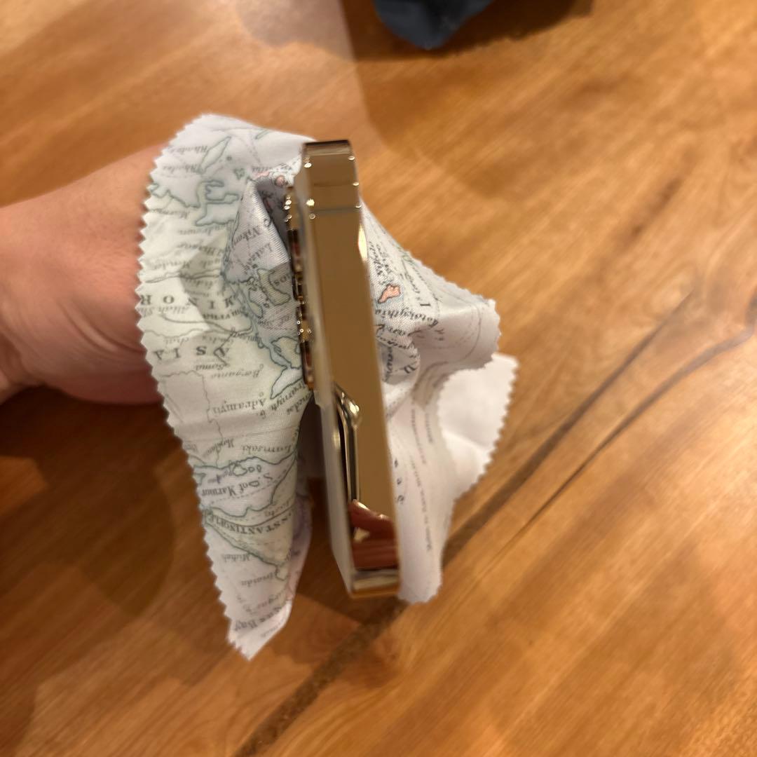 新品同様　NTTドコモ補償交換品　未使用　iPhone 13 Pro ゴールド