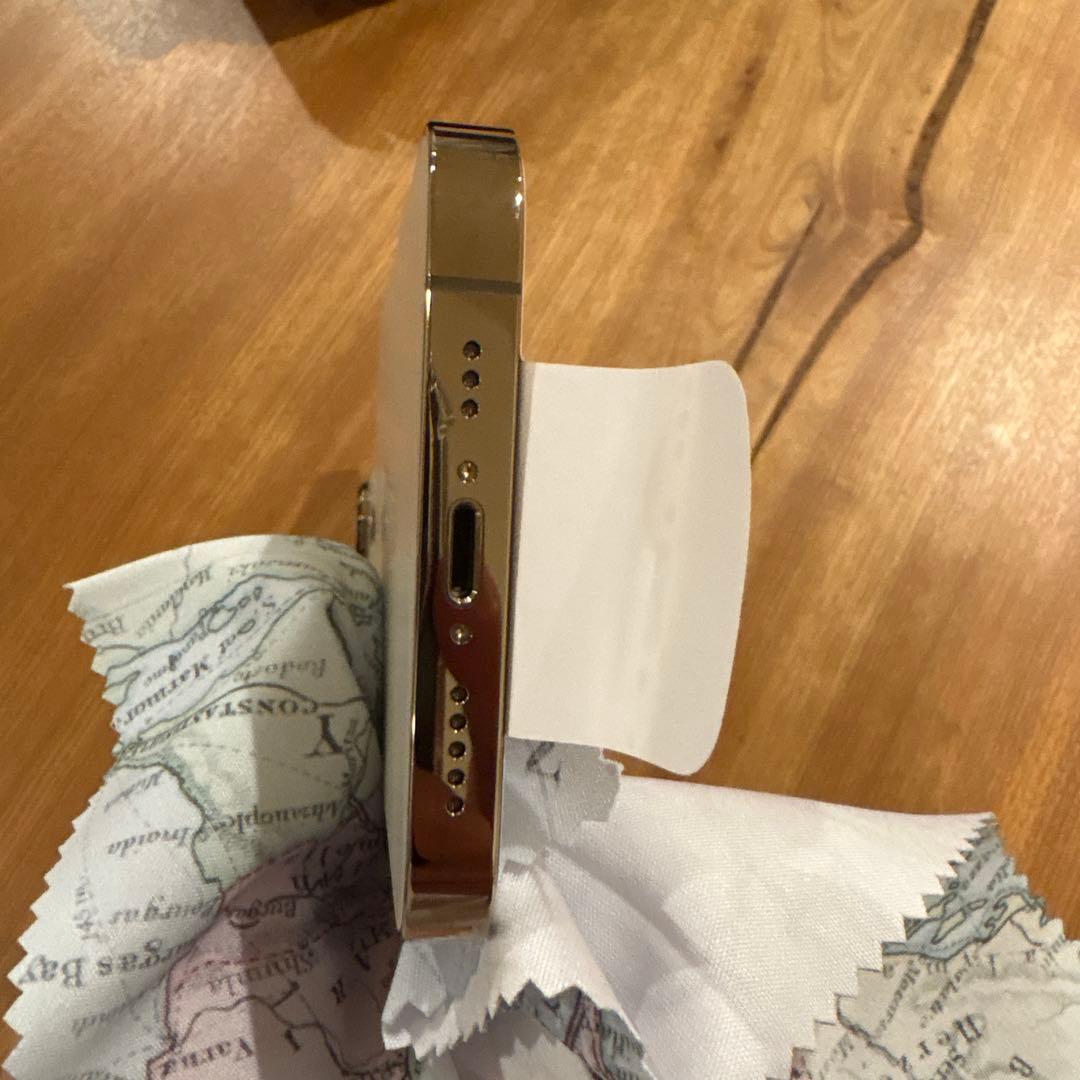 新品同様　NTTドコモ補償交換品　未使用　iPhone 13 Pro ゴールド