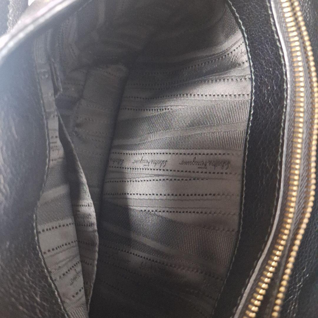 サルヴァトーレ・フェラガモ　ガンチーニ　チェーンハンドル　レザー　　ブラツク