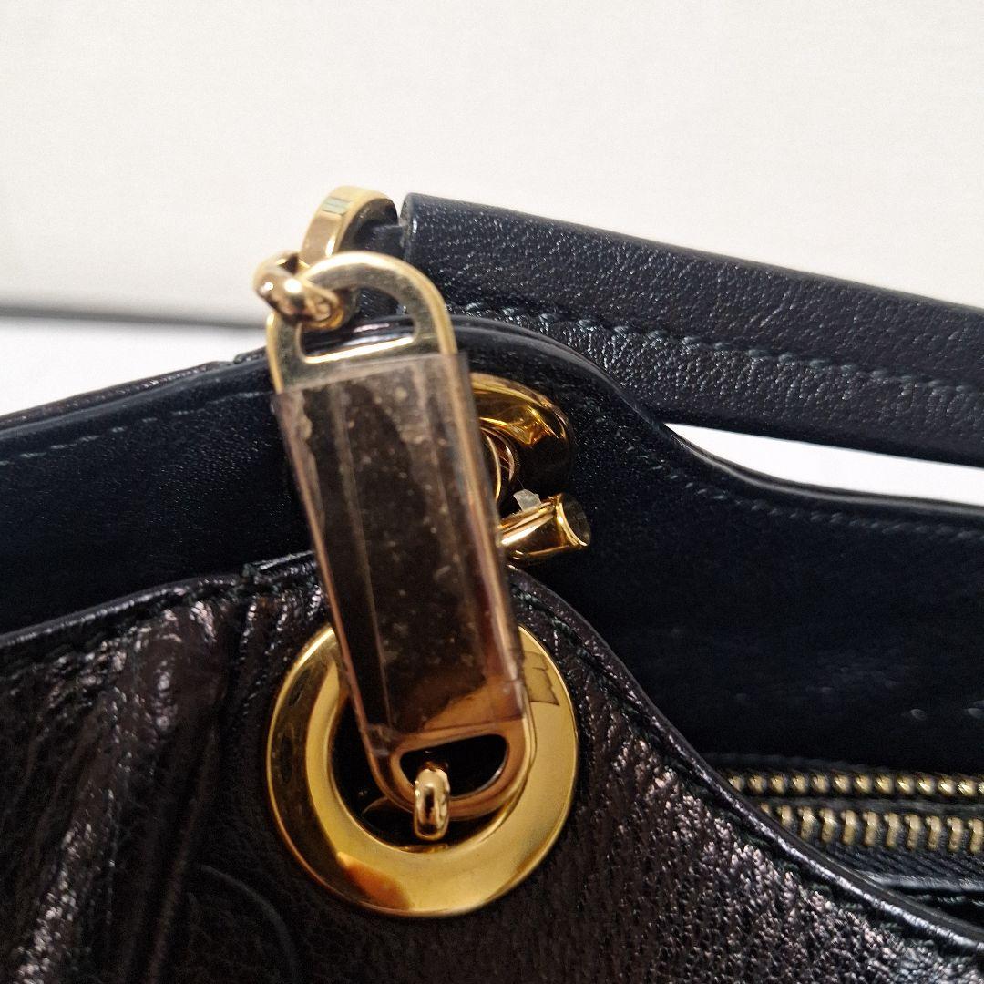 サルヴァトーレ・フェラガモ　ガンチーニ　チェーンハンドル　レザー　　ブラツク