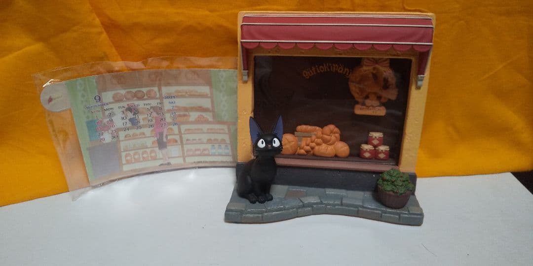 ジブリ 魔女の宅急便 2024年ジオラマカレンダー グーチョキパン店の店先