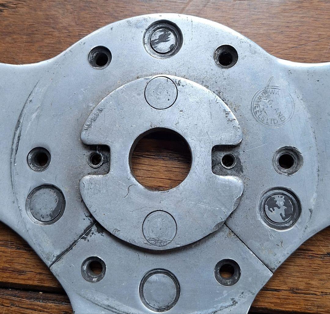 レスレストン　ウッドステアリング