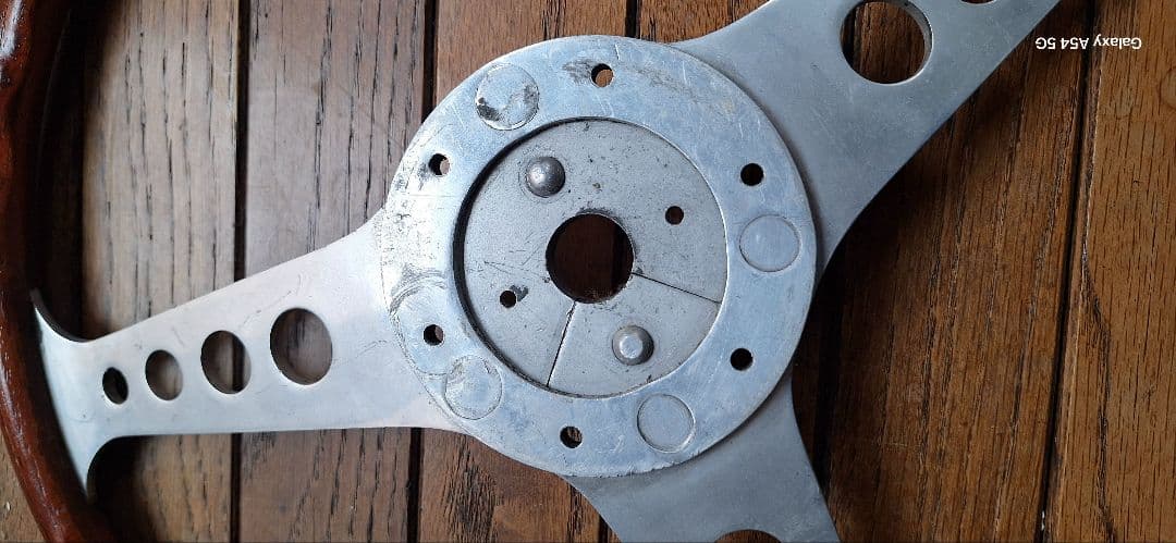 レスレストン　ウッドステアリング