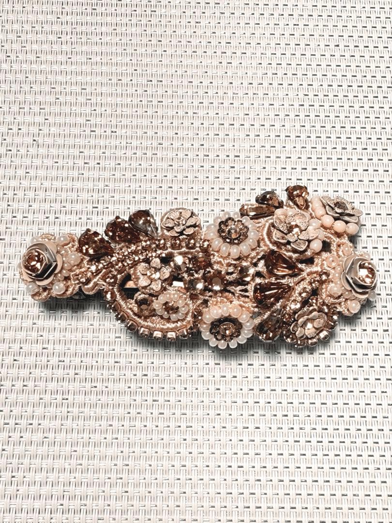 ミハエルネグリンヘアバレッタ