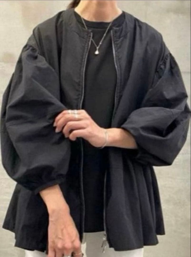 タグ付き　新品未使用　ビアズリー　ペプラムジップシャツブルゾン　ブラッ