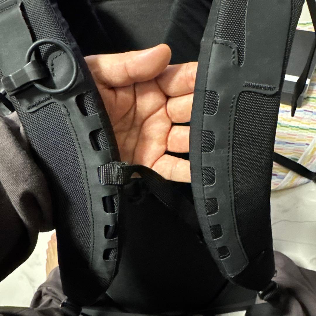 ARC'TERYX アロー22 バックパック ※左ワイヤー破損