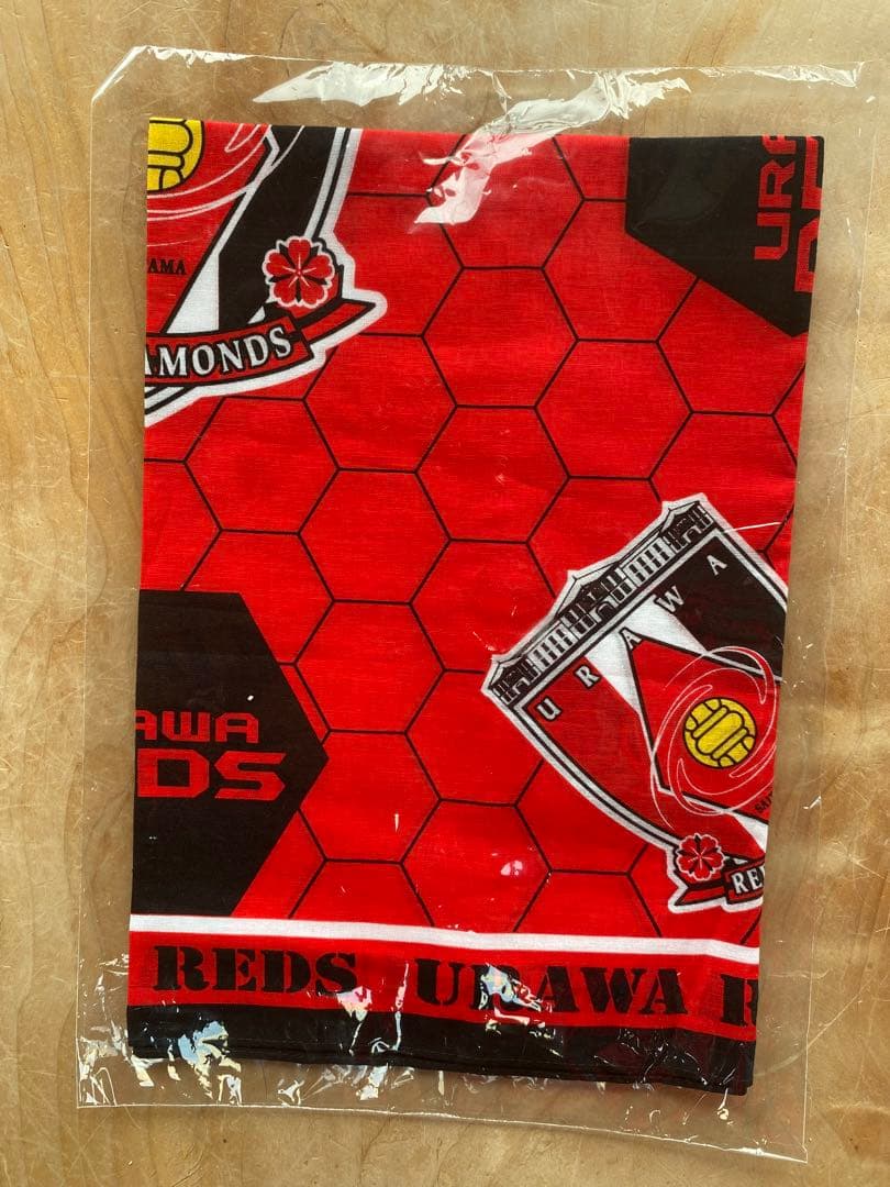 ほぼ未使用　2024年浦和レッズ3rdユニフォーム、未使用バンダナ付き