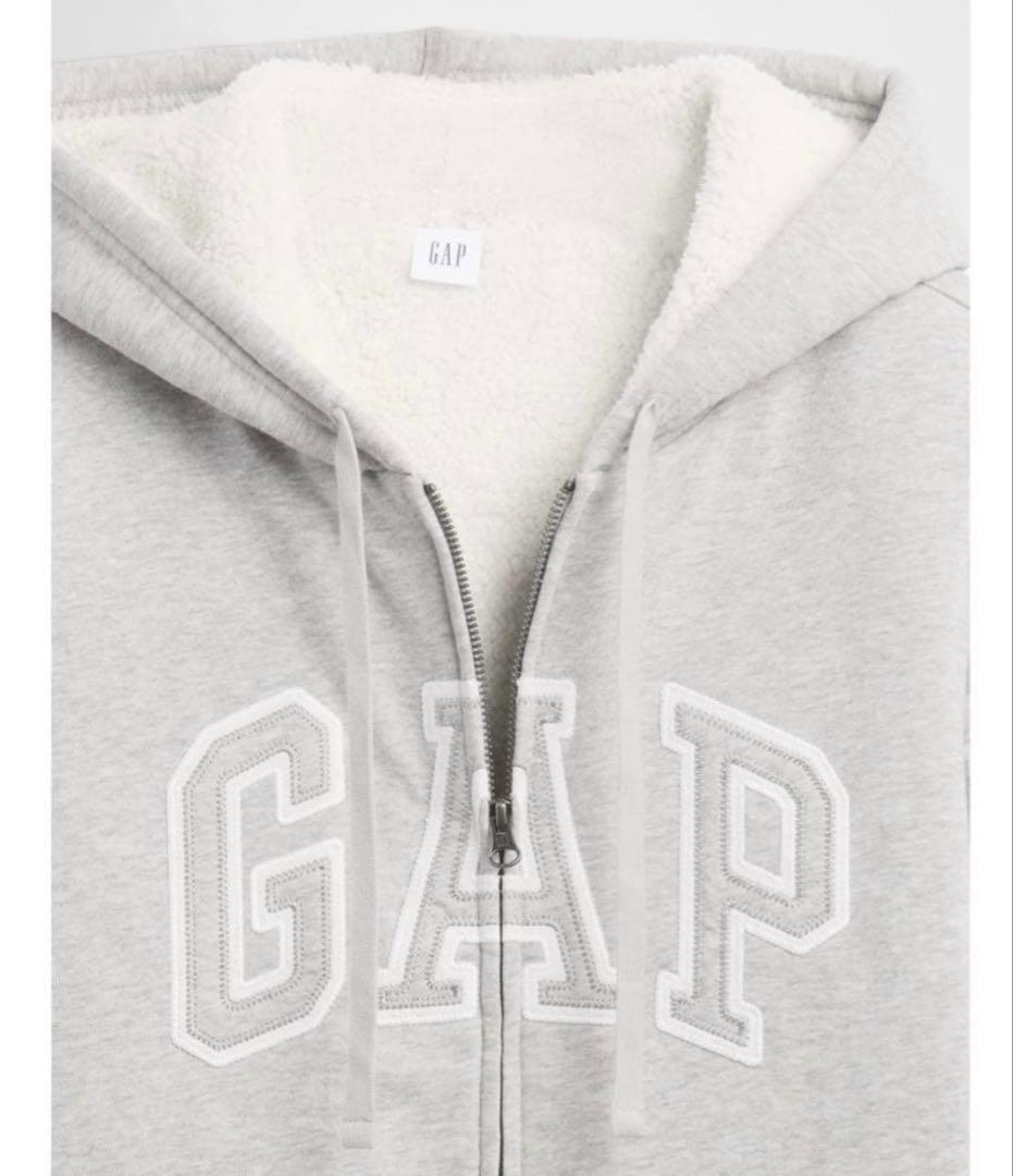 【入手困難】ꕥ新品ꕥ完売品GAPリラックスフィットロゴ裏ボアジップアップパーカー