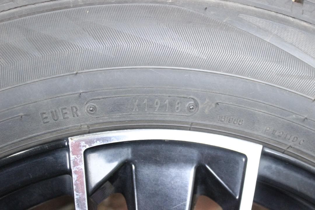 ハイエース・ＷＥＤＳ ＡＤＶＥＮＴＵＲＥ・スタッドレス　№２１７