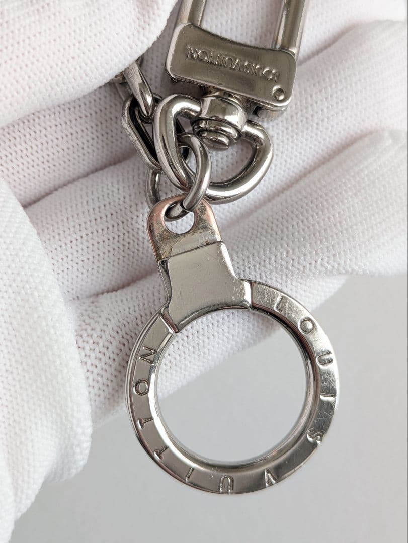 LOUIS VUITTON ルイヴィトン ポルトクレイニシャルLV キーホルダー