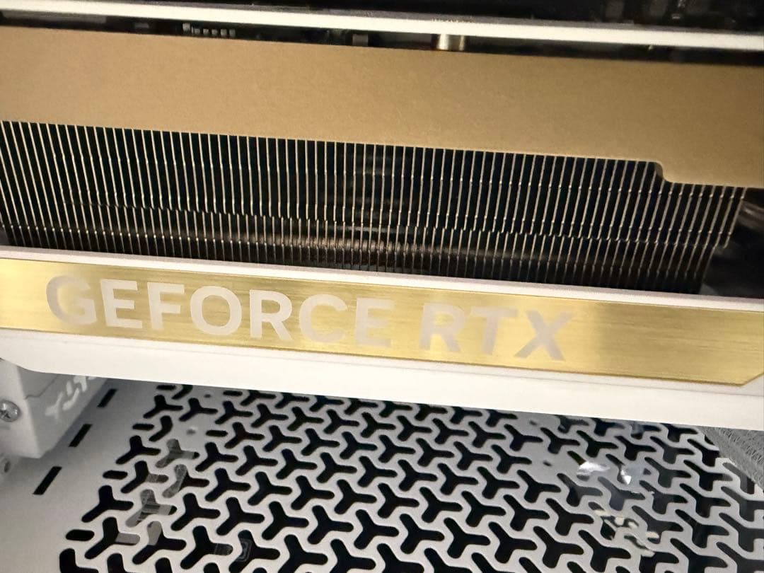 説明欄必見！ZOTAC GeForce RTX5090 32GB white