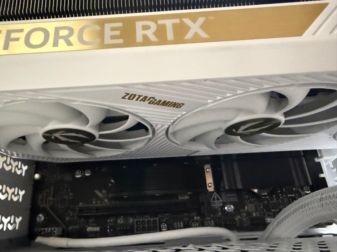 説明欄必見！ZOTAC GeForce RTX5090 32GB white