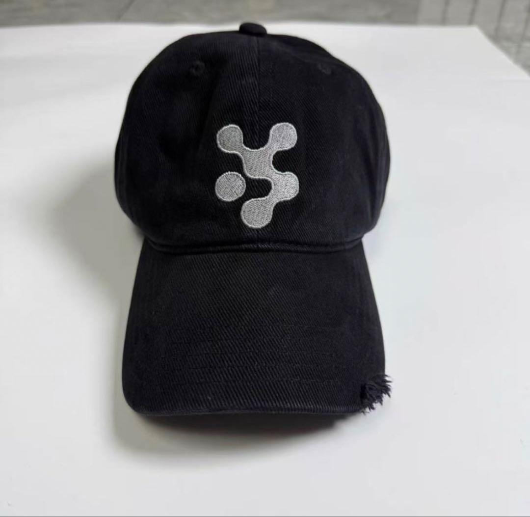 vujade 黒 シルバー刺繍ロゴ キャップ