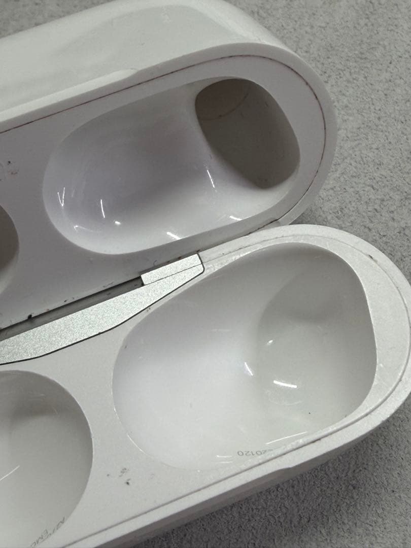 Apple AirPods Pro第2世代本体 ホワイト Lightning