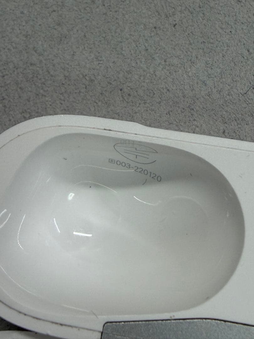 Apple AirPods Pro第2世代本体 ホワイト Lightning