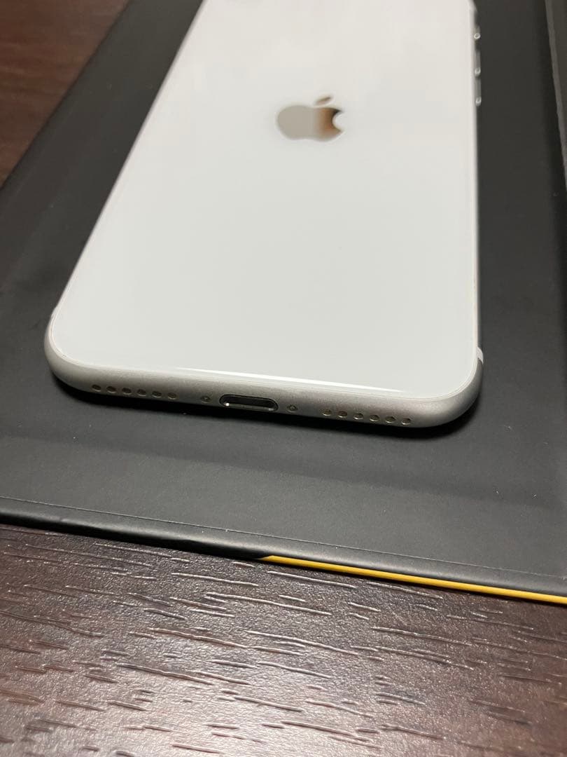 iPhone SE 第2世代 64GB ホワイト simフリー