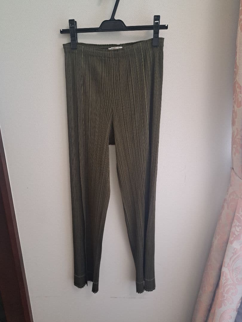 PLEATS PLEASE! オリーブデザインパンツ サイズ4　イッセイミヤケ