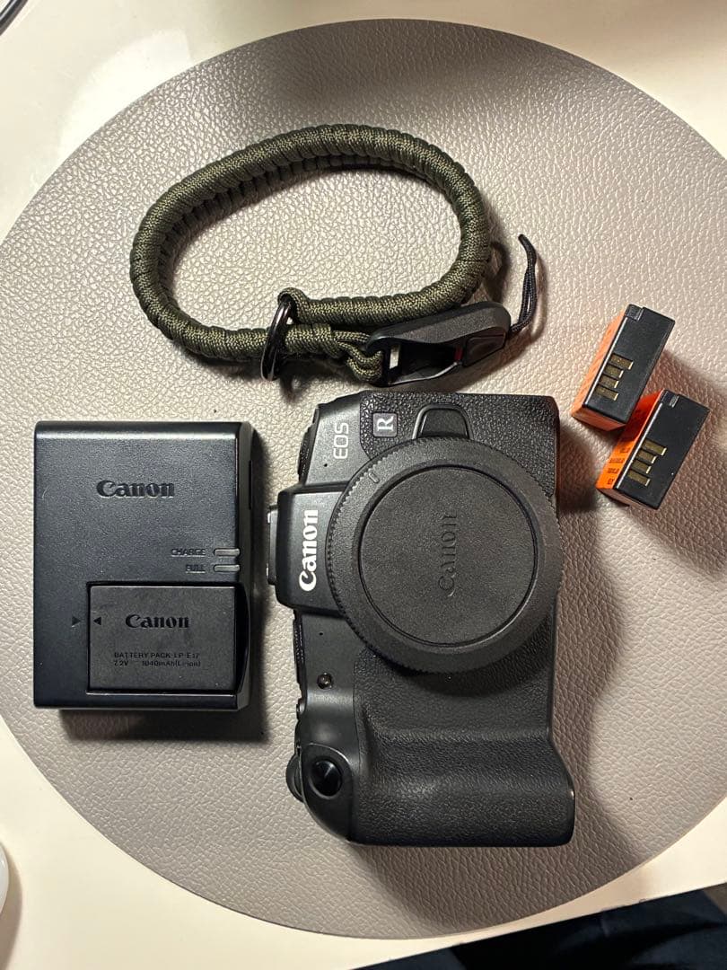Canon EOS RP❗️ミラーレス一眼カメラ 本体バッテリー4個付き