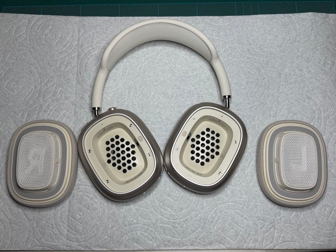 ワイヤレスヘッドホン シルバー オーバーイヤー