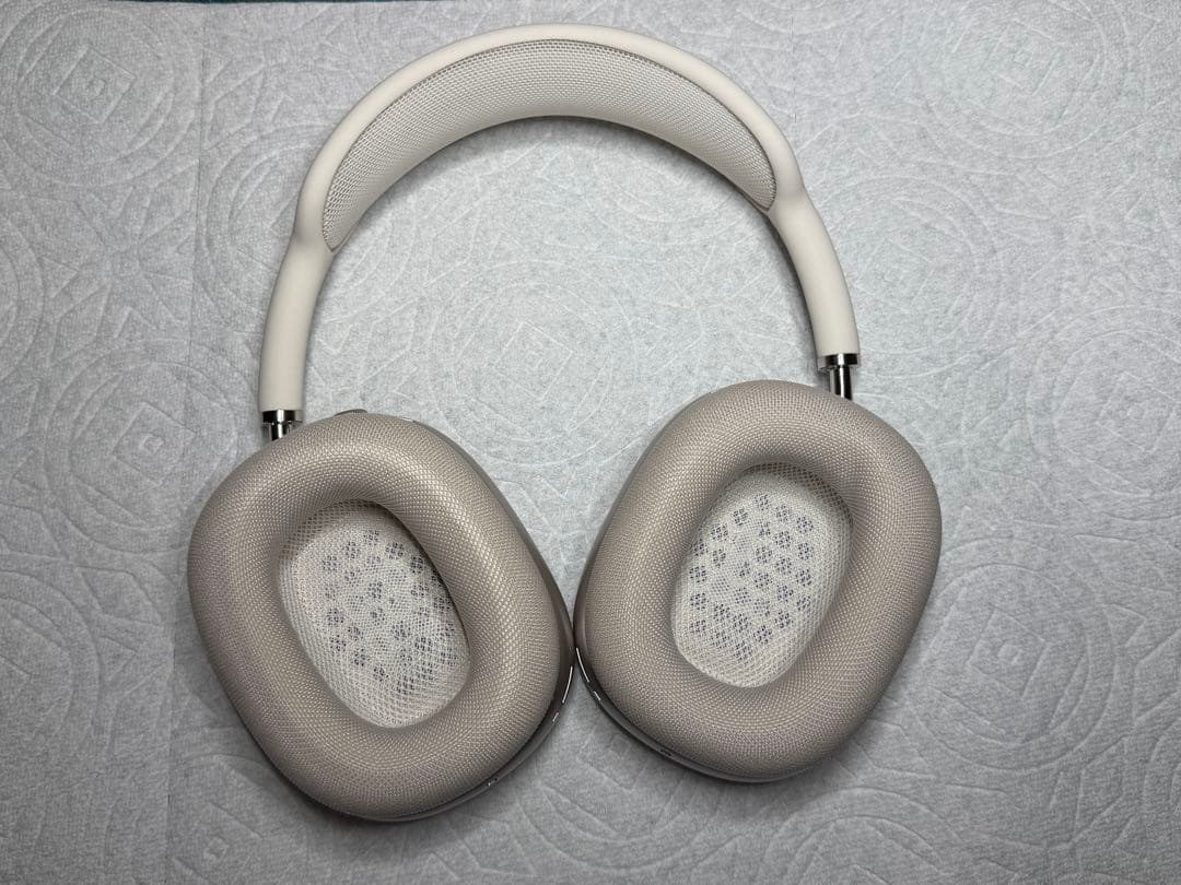 ワイヤレスヘッドホン シルバー オーバーイヤー